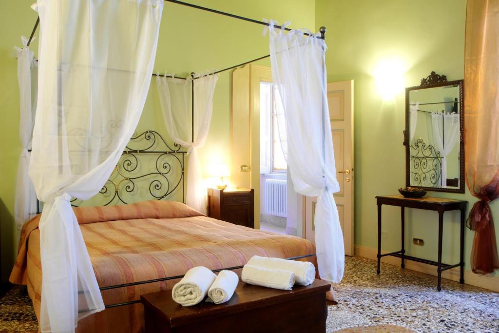 Guesthouse Alba Citta Alta Бергамо Стая снимка